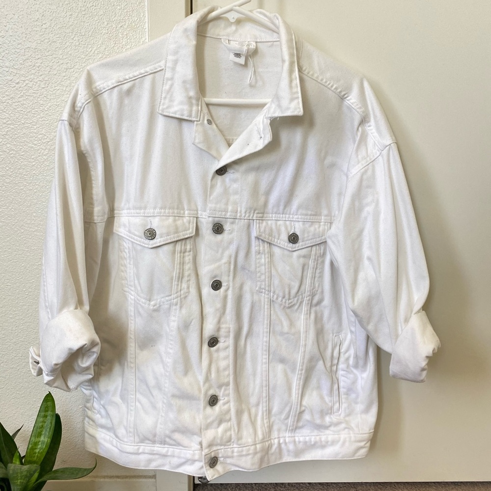 H&M white denim jacket. Women, size S
